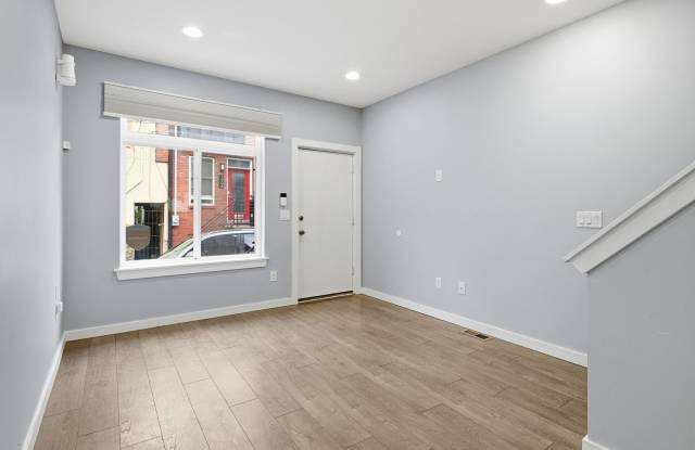 Skyline Views, Modern Style and Four Levels of Flexible Living Gallery 3