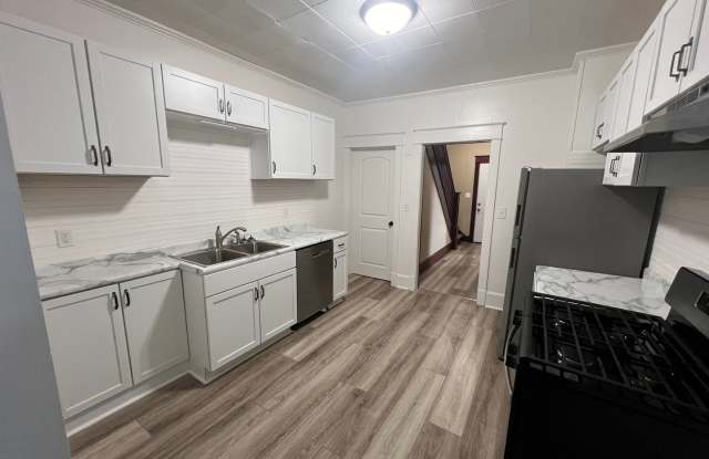 3 Bedroom in Moline Ready August 1st! Gallery 3
