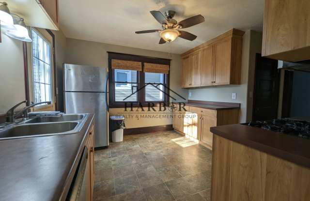 Charming single family home with beautiful hardwood floors photos photos