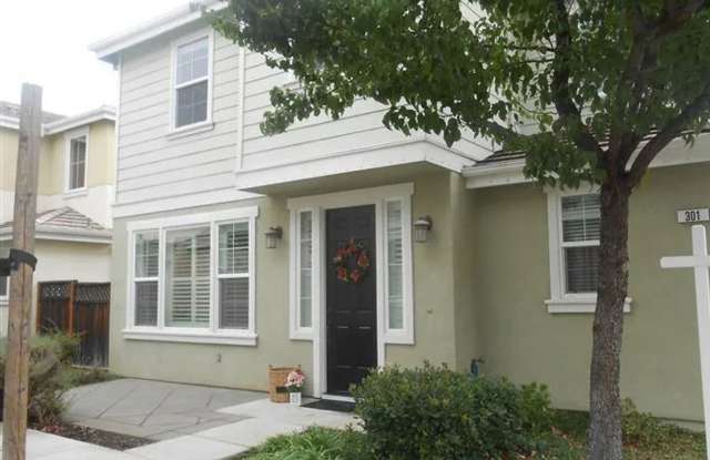 Great centrally located home next to shopping and a park! photos photos