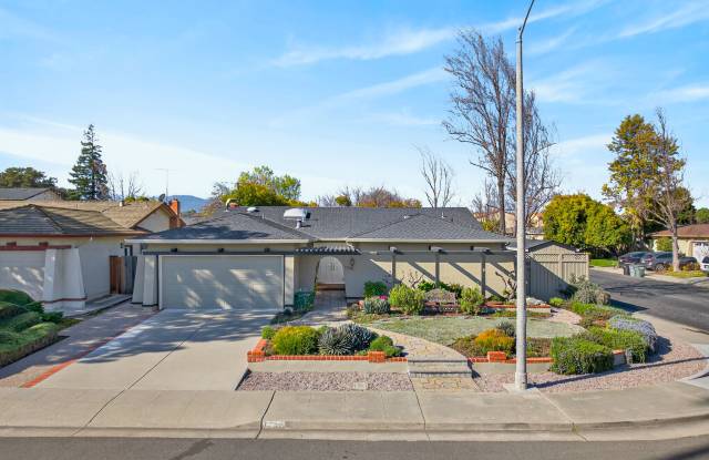 1355 Bittern Dr photos photos