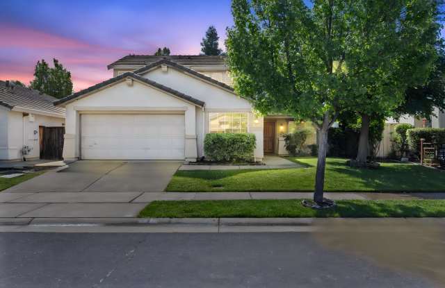 4 Bedroom Home in the heart of Roseville! Lots of Living Space and Oversized Garage. photos photos