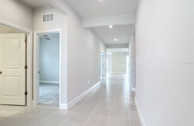 16876 CASTORO Drive Gallery 3