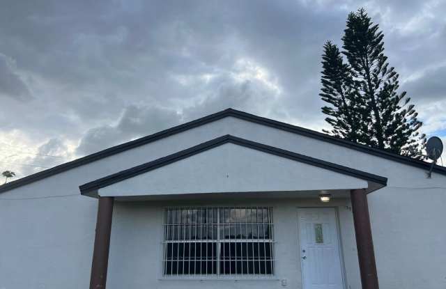 17922 NW 40th Court photos photos