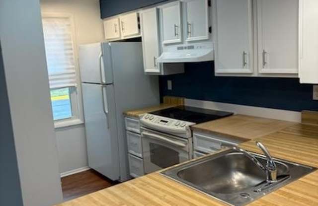 8335 WINDFALL Road Gallery 2