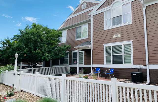 Beautiful 2 bed, 2 bath condo with 1 car garage and easy access to I-25 photos photos