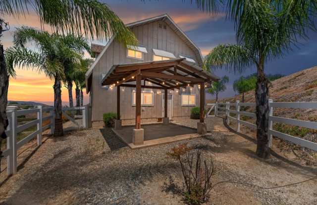 **Spacious 2-Bedroom Home In The Heart Of Wine Country** photos photos