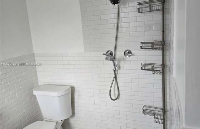 1445 N Andrews Ave photos photos