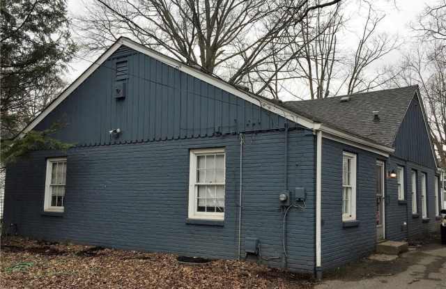 4737 BOULEVARD Place Gallery 3