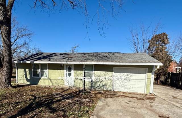 2 Bedroom Bungalow in Holden - 300 West 10th Street, Holden, MO 64040