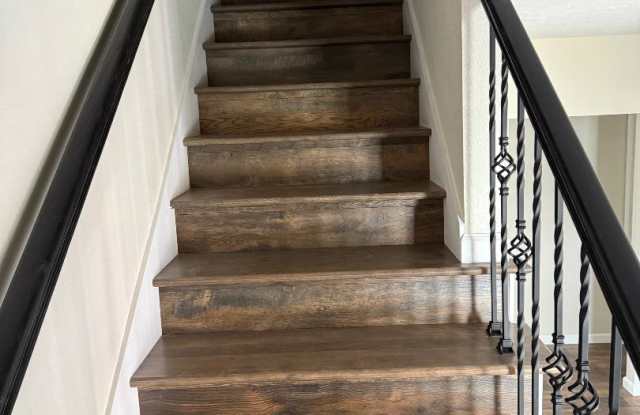 1014 W 4th St photos photos