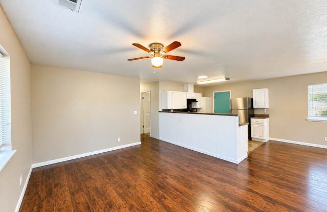 Charming 3-Bedroom Home with Attached Garage in McKinleyville! Gallery 4