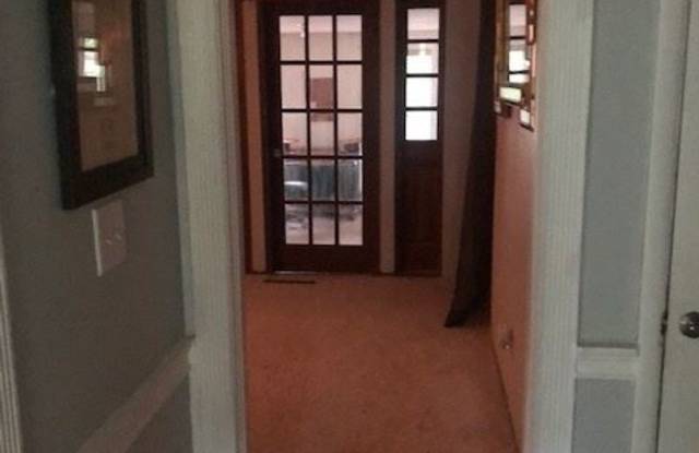 2895 Lakeshore Dr Gallery 3