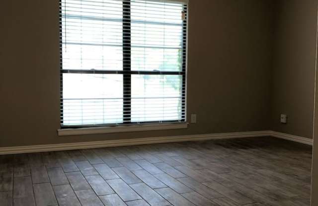 7210 Hickory Grove Gallery 3