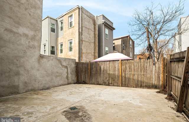 709 W GIRARD Avenue Gallery 4