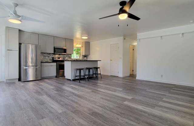 For Rent | A spacious 3 bd, 2 bath single family home with 2 car cover garage Gallery 4