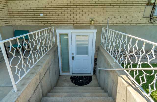 256 North 300 West - Down Gallery 3