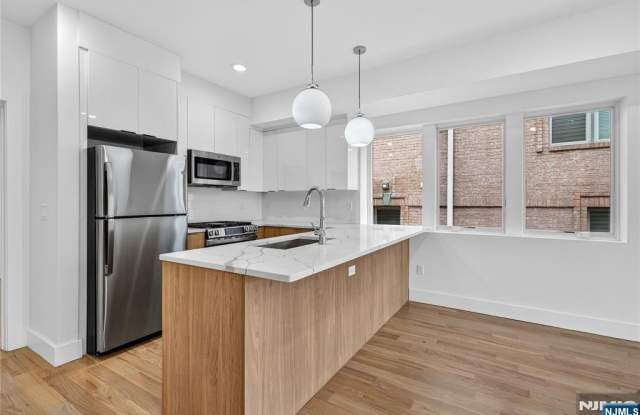46 Hudson Avenue Gallery 3