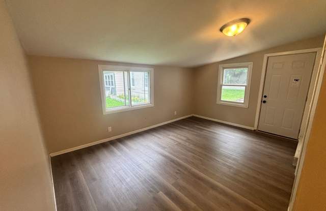 Lower 2 Bedroom Unit Apartment photos photos