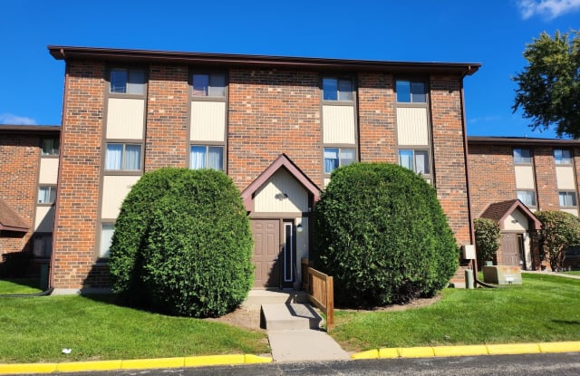 423 Berkshire Drive - 423 Berkshire Drive, Crystal Lake, IL 60014