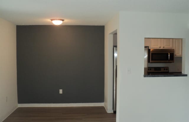 2507 N Alafaya Trail Gallery 4