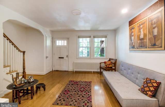 2224 OBSERVATORY Place NW Gallery 3