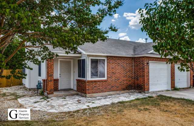 Updated 3-Bedroom Round Rock Duplex | Stainless Appliances + Private Fenced Yard! Gallery 1
