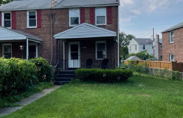 Spacious 2 BR/2 BA EOG Townhome in Michigan Park! - 5000 8th Street Northeast, Washington, DC 20017