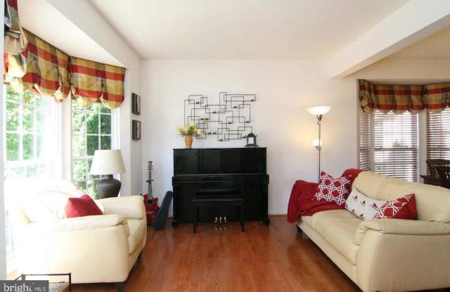 8886 PAPILLON Drive Gallery 3