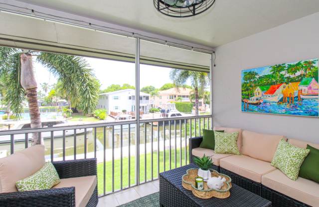 ** CANAL VIEW 2 BEDROOM\2 BATH CONDO ** SEASONAL OR ANNUAL ** BLUE POINT CLOSE TO DOWNTOWN NAPLES AND NAPLES BEAUTIFUL BEACHES ** CANAL BOAT SLIP AVAILABLE ** photos photos