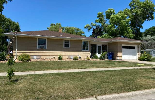 4 Bed 2 Bath House! Gallery 3