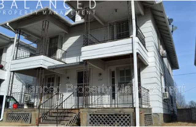 220 SE 9th St. #3 - 220 Southeast 9th Street, Topeka, KS 66612