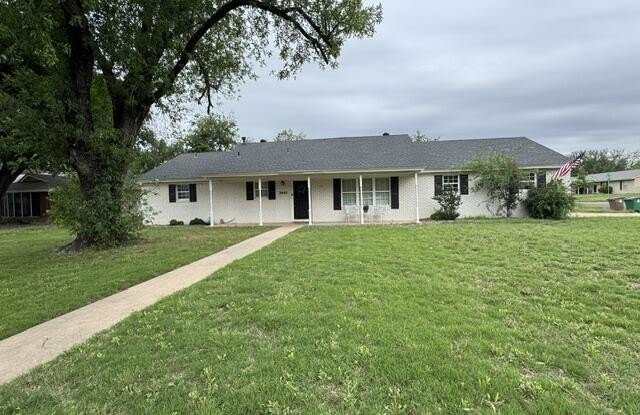 2602 A And M Circle photos photos