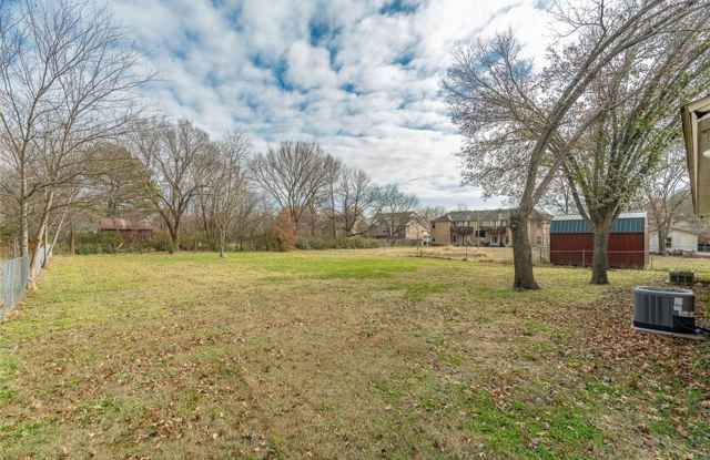 2 bedroom 2 bath duplex, 1 car garage Gallery 3