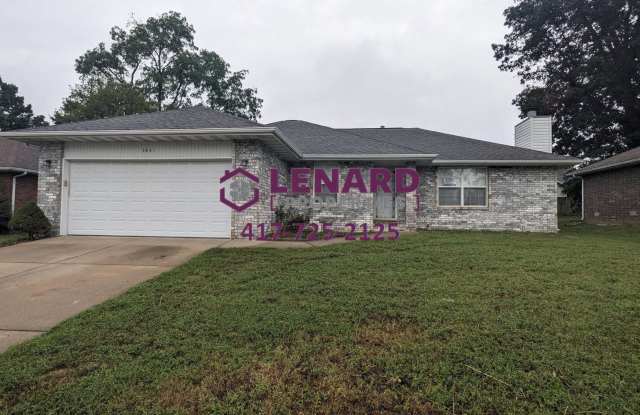 3 Bedroom, 2 Bathroom House with Fenced Back Yard photos photos