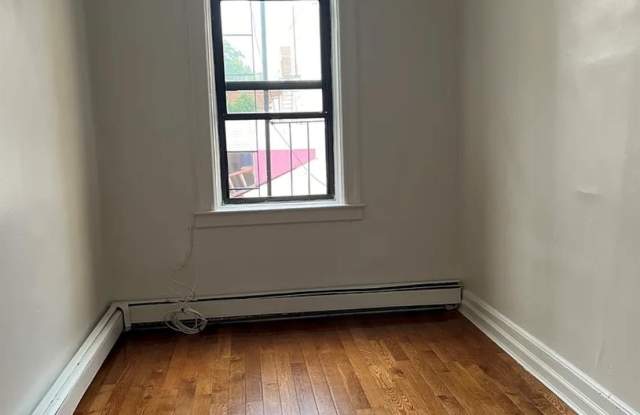 10713 Northern Boulevard Gallery 4