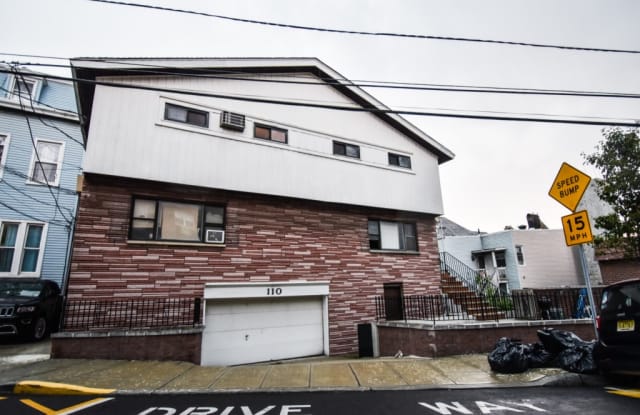 110 33rd - 110 33rd St, Union City, NJ 07087