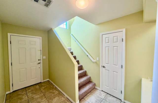 Beautiful 2 story home with 3 bedrooms Gallery 3