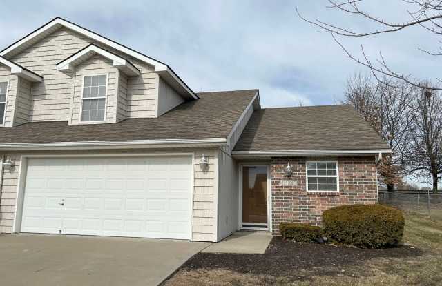 3 Bed 2 Car Duplex in Grain Valley photos photos
