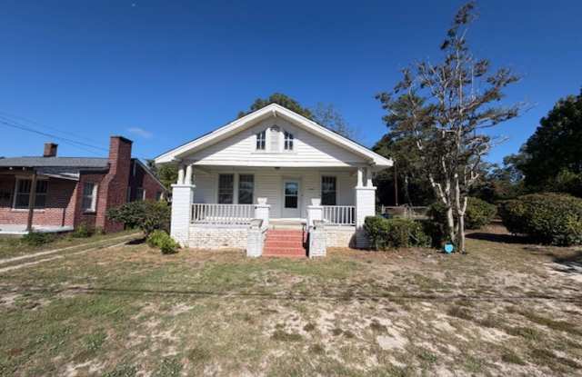 Spacious and charming 3-bedroom home located in Columbia’s established Eau Claire area! Gallery 1