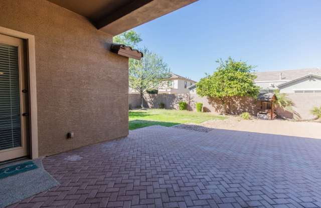Beautiful upgraded single story with 4 beds/2 bath in Avondale! photos photos