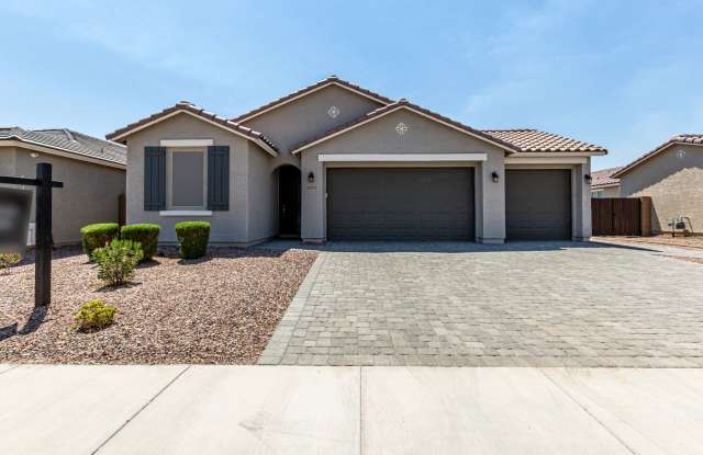 Beautiful move-in ready home in Goodyear! photos photos