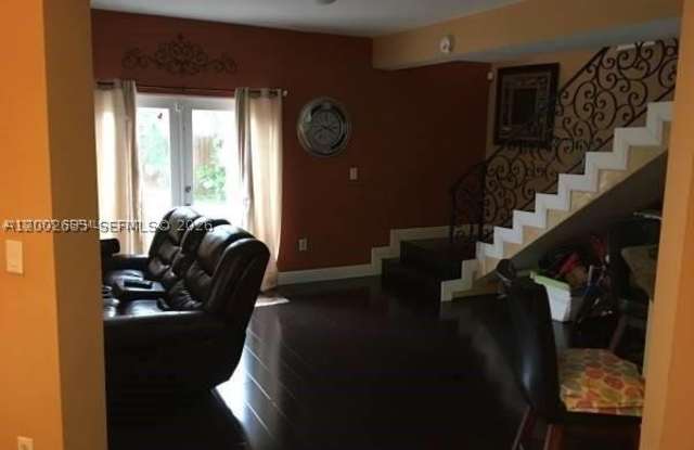 8067 NW 199th Ter Gallery 2