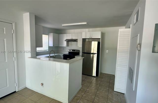 4096 N Pine Island Rd Gallery 2