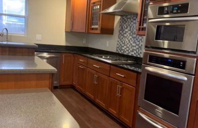 Absolutely Stunning Single Family in Bloomfield! photos photos