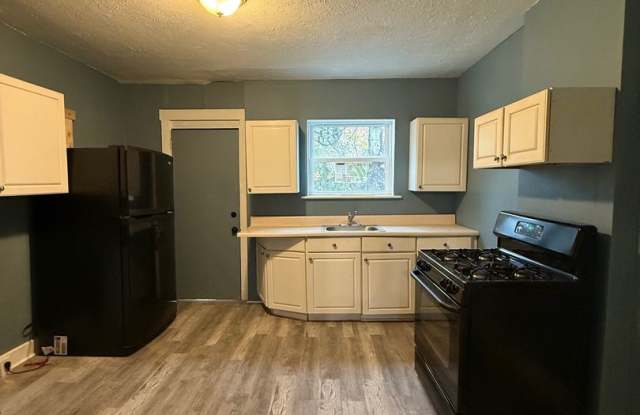 Updated 2-Bedroom Townhome in Lincoln-Larimer/East Liberty Gallery 4
