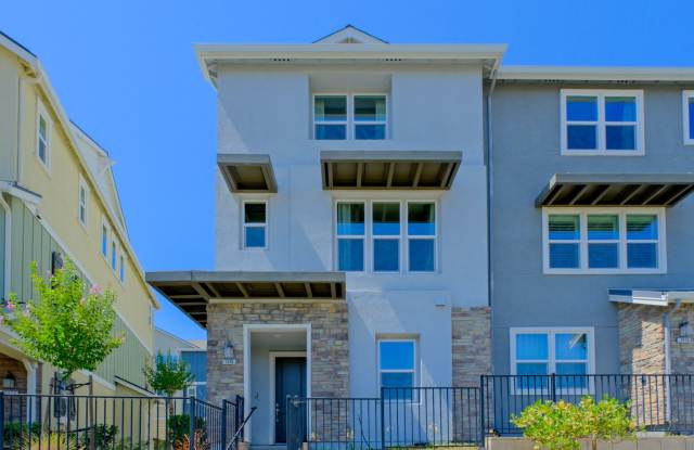 Beautiful end unit 4 bedroom condo in Dublin photos photos