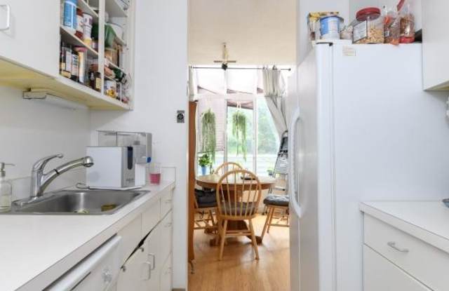 44 Fresh Pond Pl Gallery 2