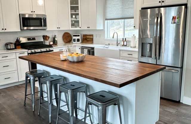 MASSIVE, CUSTOM 4B/2.5B Eagle River Home! 2 car garage! Fenced Yard! MUST SEE! photos photos