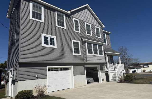 101 Beach Ave W Ave photos photos